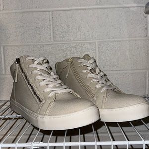 NWOT Universal Thread Sneakers